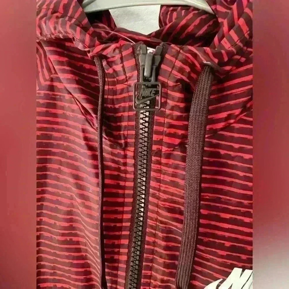 NWOT Women running jacket striped maroon  zip up hoodie jacket small - Picture 7 of 8